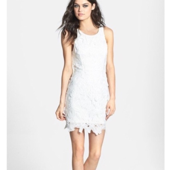 Astr Dresses & Skirts - ASTR lace bodycon dress